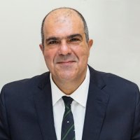 Sir Stelios Kıbrıs'ta üç genç girişimciye 200 bin euro ödül sunuyor