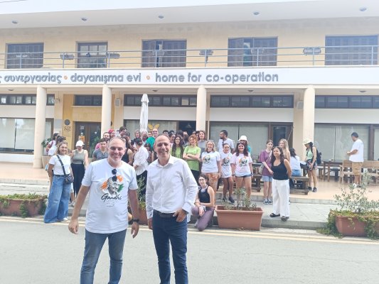 Lefkoşa'nın bölünmüş bölgesinde iki toplumlu temizlik operasyonu düzenlendi