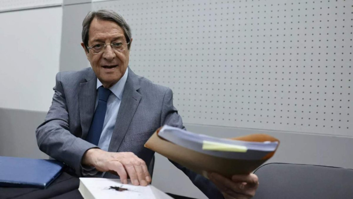 Eski Cumhurbaşkanı Anastasiades'in hukuk bürosu 'Mafya Devleti' raporu nedeniyle yolsuzlukla mücadele kurumunu dava etti