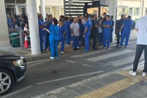 Larnaka hastanesinde hemşireler iş bıraktı, tükenmişlik ve kalabalık gerekçe gösterdi