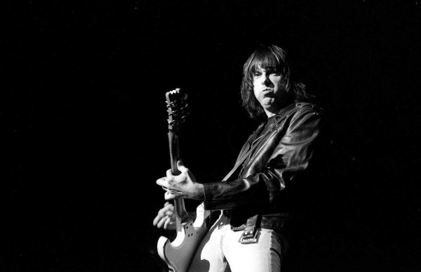 Bu günde: Ramones'ın gitaristi Johnny Ramone 2004'te öldü
