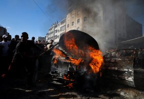 İsrail saldırıları Gazze'de üç kişiyi öldürdü, sağlık görevlileri söyledi