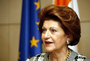 Androulla Vassiliou şoför polis memuruna pazartesi yeni görev için merkeze gelmesini istedi