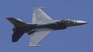 ABD'ye ait F-16 Almanya'daki üste düştü, pilot sağ