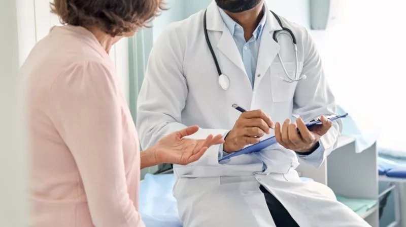 Doktorların isimleri onaylanmamış wellness tedavilerini satmak için kötüye kullanılıyor, CyMA diyor