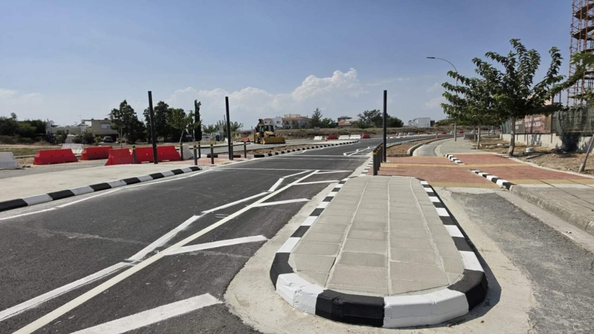 Larnaka'da yol çalışmaları otobüs şeritleri ve 22,3 km bisiklet yolu ekleyecek