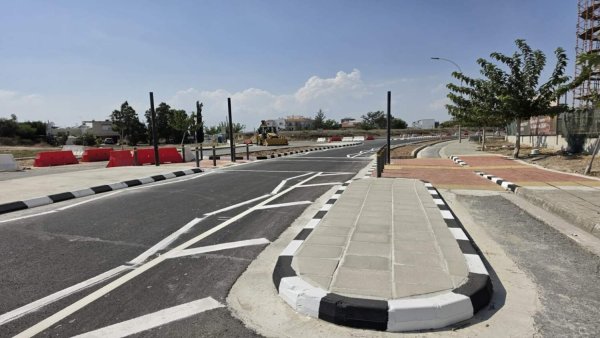 Larnaka'da yol çalışmaları otobüs şeritleri ve 22,3 km bisiklet yolu ekleyecek