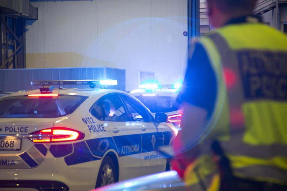 Kıbrıs genelinde gece yarısı polis operasyonları: 10 gözaltı