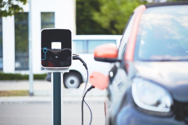 Türkiye'nin elektrikli araç şarj ağı ağustos'ta 3,5 milyon seans gördü, yeşil enerji payı yüzde 60'ı aştı