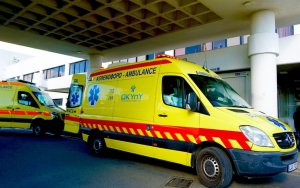 Paralimni'de yaya çarpması sonucu iki kişi yaralandı sürücü olay yerinden kaçtı