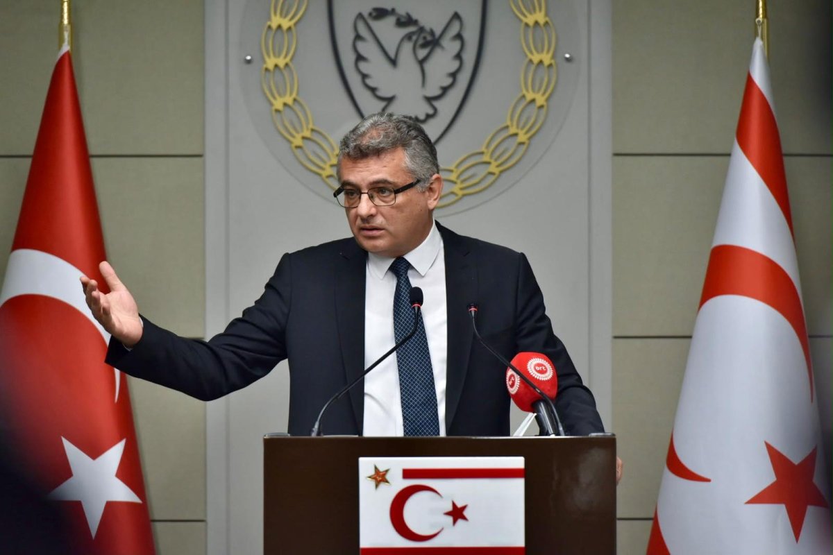 Erhurman, Hristodulidis'i başarısız üçlü görüşmeler nedeniyle eleştirdi