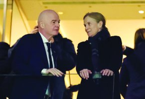 FA başkanı Hewitt, Infantino'dan Dünya Kupası planı ve Balogun'un meni kayıtlarını istedi