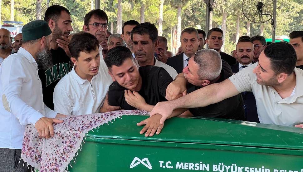 Girne'deki feribot faciasında hayatını kaybeden anne, can yeleğini kızına vermiş