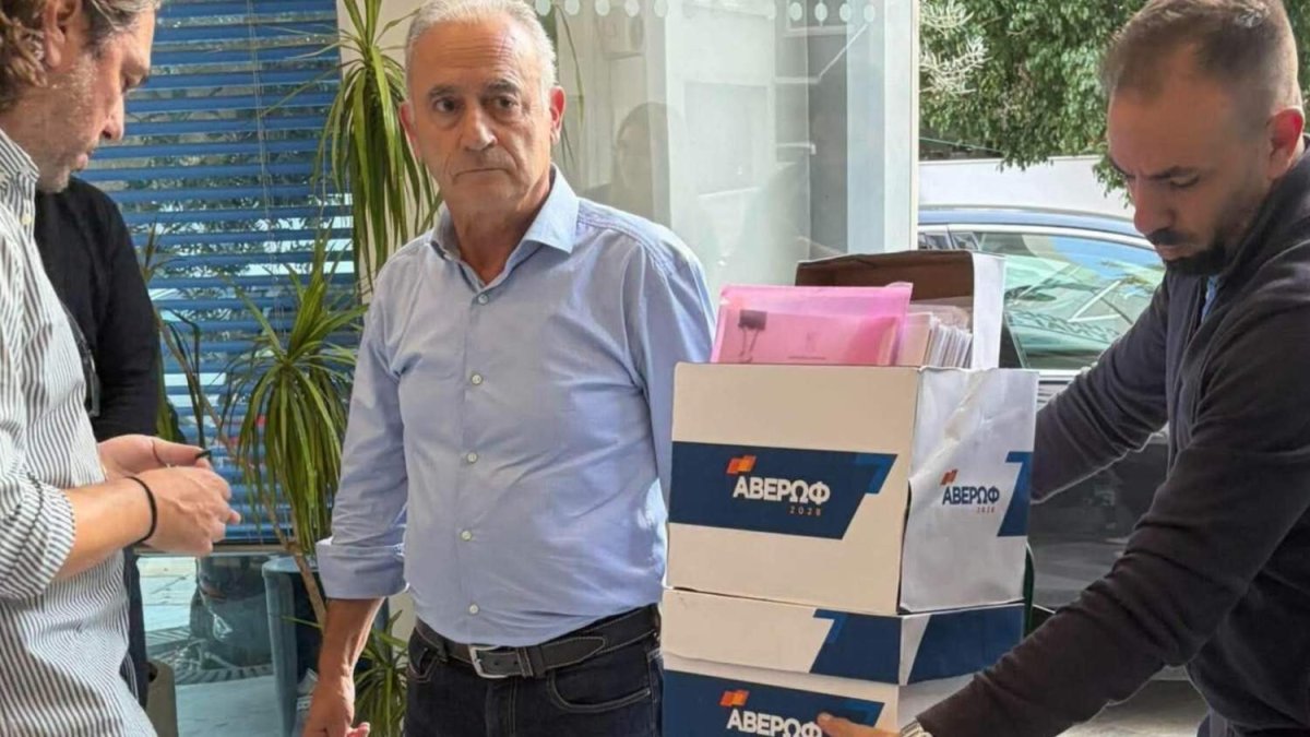 Eski DİSİ lideri Averof Neofytou, parti adaylığı için 3 binden fazla imzayla başvurdu