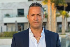 Cumhurbaşkanlığı adaylığı düşünen Kıbrıslı milyarder John Christodoulou: 'Aklım DİSİ'de, kalbim AKEL'de'
