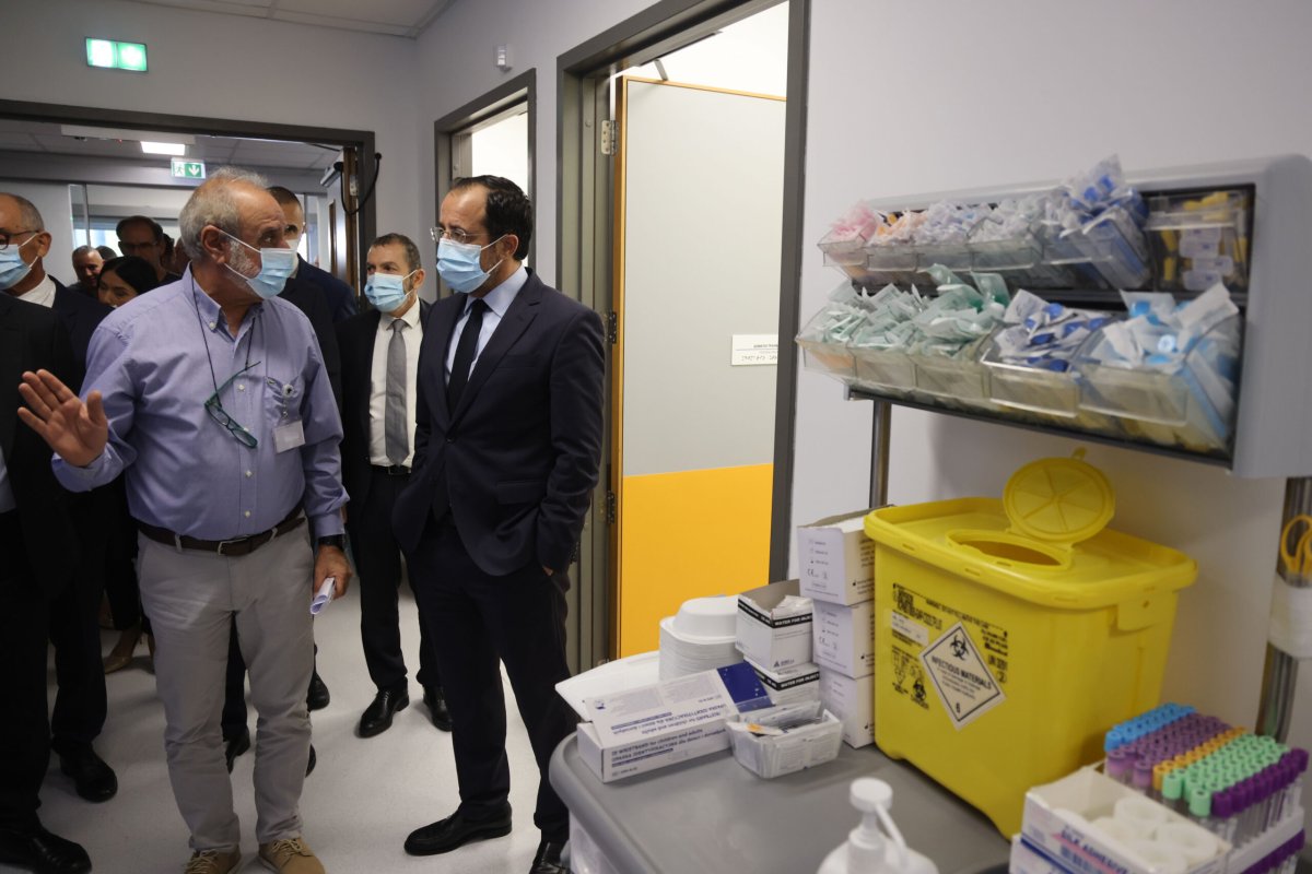 Hristodulidis, Cumhurbaşkanı olduktan sonra iki kez kızlarıyla acil servise gitmek zorunda kaldı