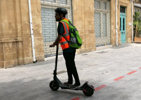 Lefkoşa'daki elektrikli skuter toplanmasında polis nasıl davranacak: «Dikkatli davranacağız»