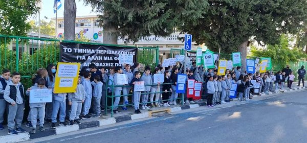 Mitsero'da öğrenciler asfalt fabrikası planına karşı sınıfları terk etti