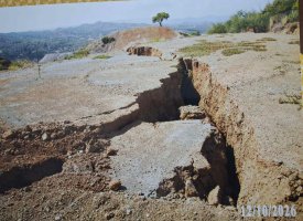 Larnaca'daki Stavrovouni Manastırı'ndan heyelan alarmı: Yerde dev çatlaklar oluştu