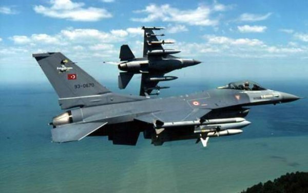 Türk Savunma Bakanlığı: Kıbrıs'ın güneyinde savaş uçaklarıyla eğitim uçuşu yapıldı