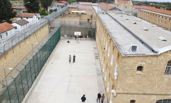 Kıbrıs cezaevi belgeleri davasında kovuşturma ertelemesi talebine savcıdan ret