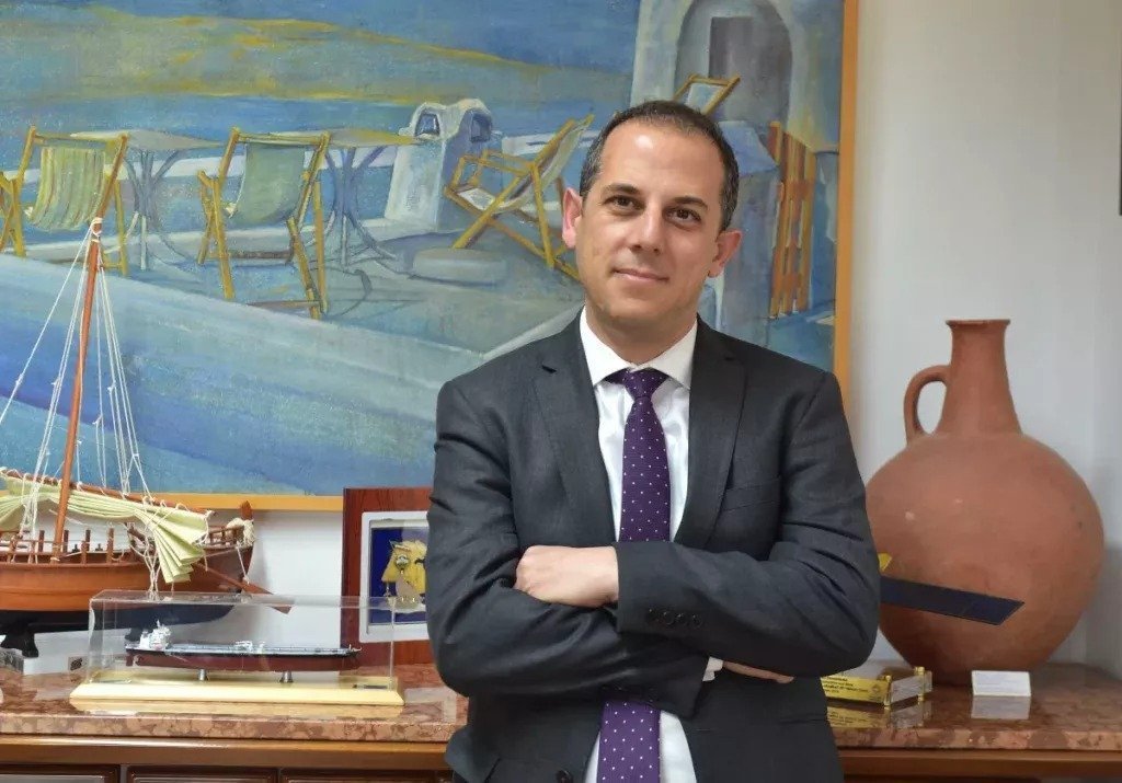 Eski Ulaştırma Bakanı Demetriades, “altın pasaport” davasında 84 suçlamayla yargılanmaya başladı