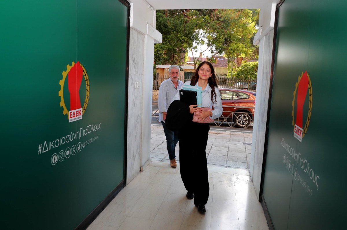 Sosyal Demokrat Hareket EDEK'te 11 Politik Büro üyesi, başkan Sofia Makri'ye sert saldırdı