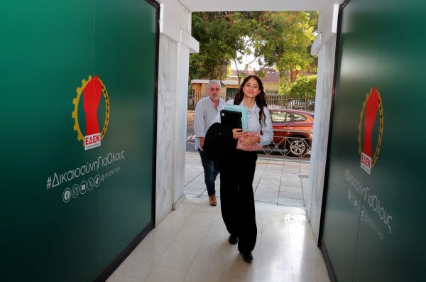 Sosyal Demokrat Hareket EDEK'te 11 Politik Büro üyesi, başkan Sofia Makri'ye sert saldırdı