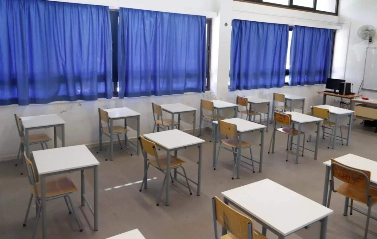 Çocuk bakım kuralları, devlet Yunanca kurslarına katılmak isteyen anneleri zor durumda bırakıyor