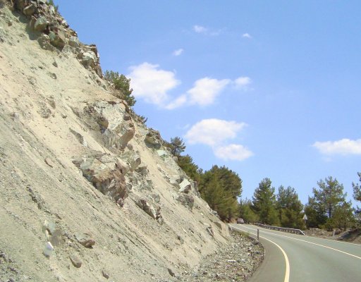 Kıbrıs'ta araç kiralamadan önce bilinmesi gerekenler: Solda sürüş, depozito ve gizli masraflar