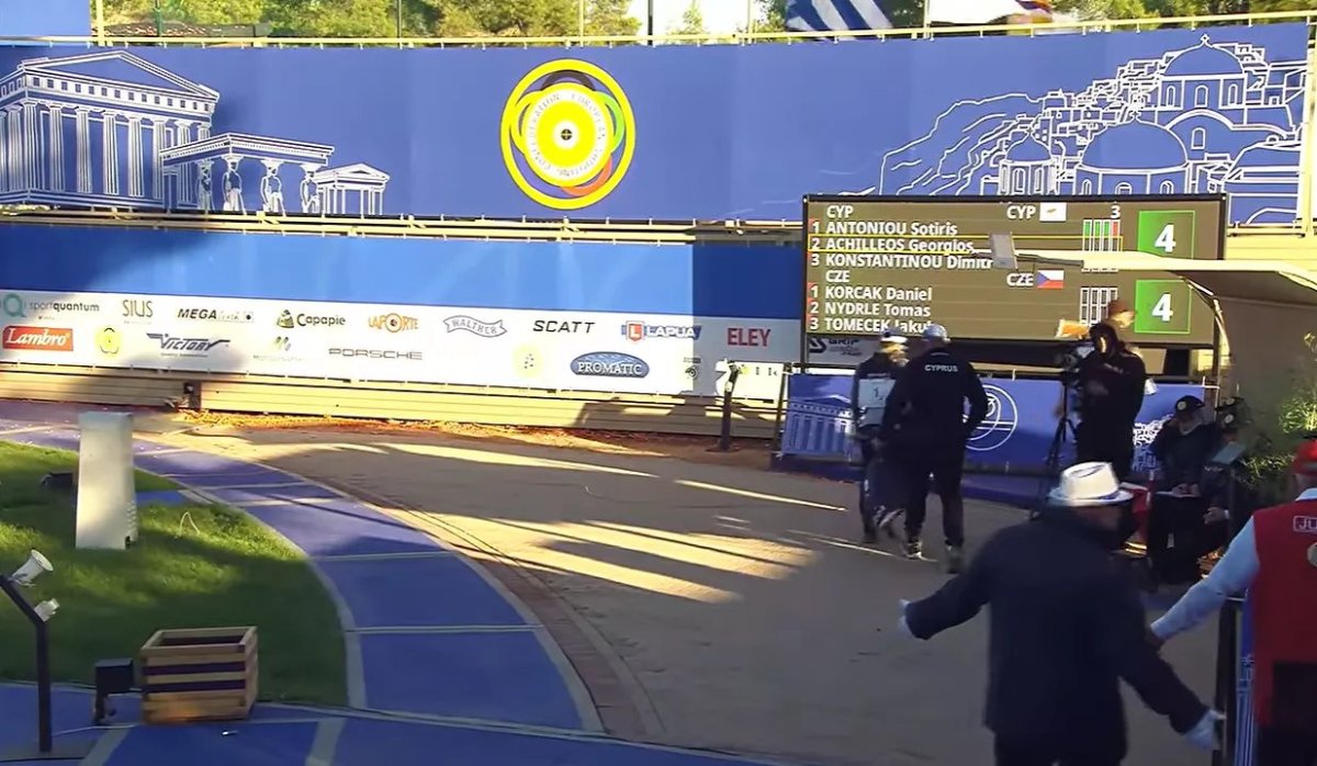 Güney Kıbrıs takımı, Avrupa finalinde hakem kararı üzerine yarışmayı terk etti