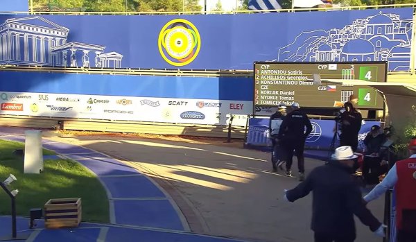 Güney Kıbrıs takımı, Avrupa finalinde hakem kararı üzerine yarışmayı terk etti