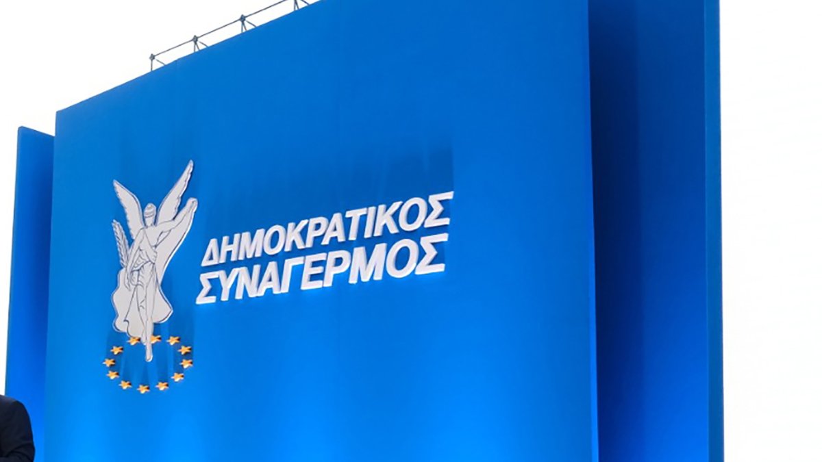 Güney Kıbrıs'taki DİSİ'de iç seçim öncesi liderlik adayları Pamboridis ve Neofitu imza yarışına girdi