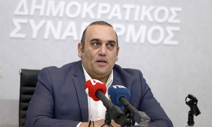 DISY Başkanvekili Karousos'tan 'kuyruk acısı bitsin' çağrısı ve Annita'ya tepki