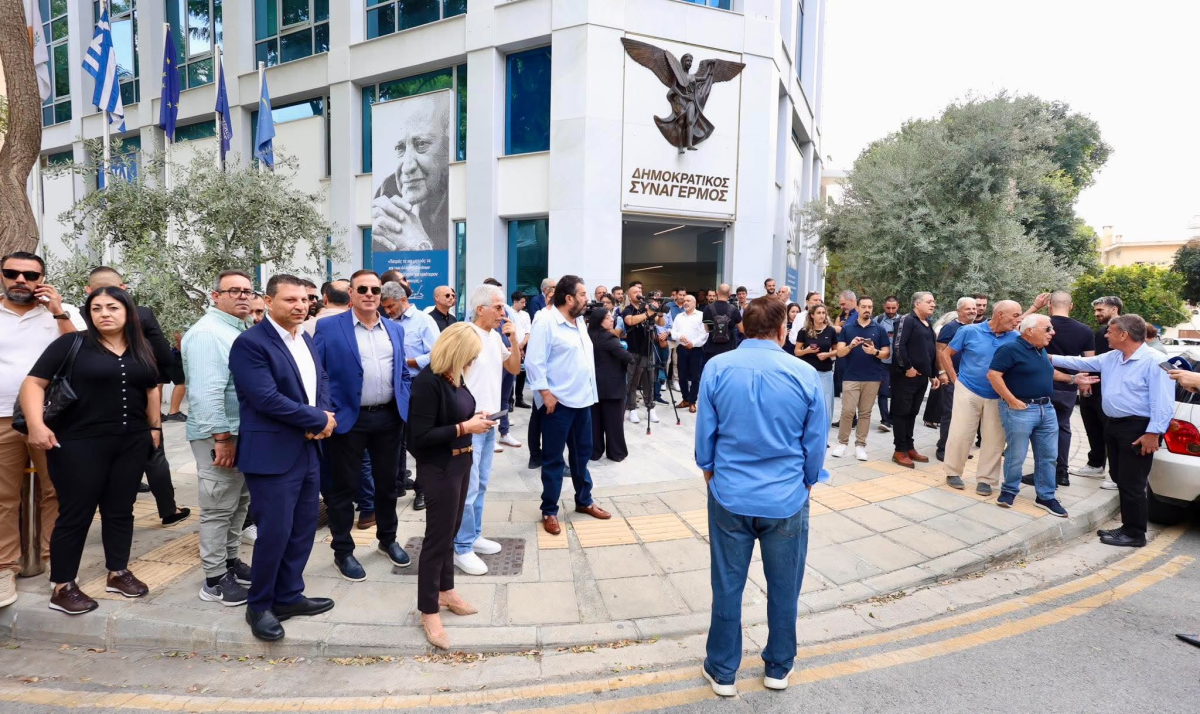 Averof Neofitu, Demokratik Seferberlik Partisi'ne (DİSİ) cumhurbaşkanlığı adaylık başvurusunu yaptı