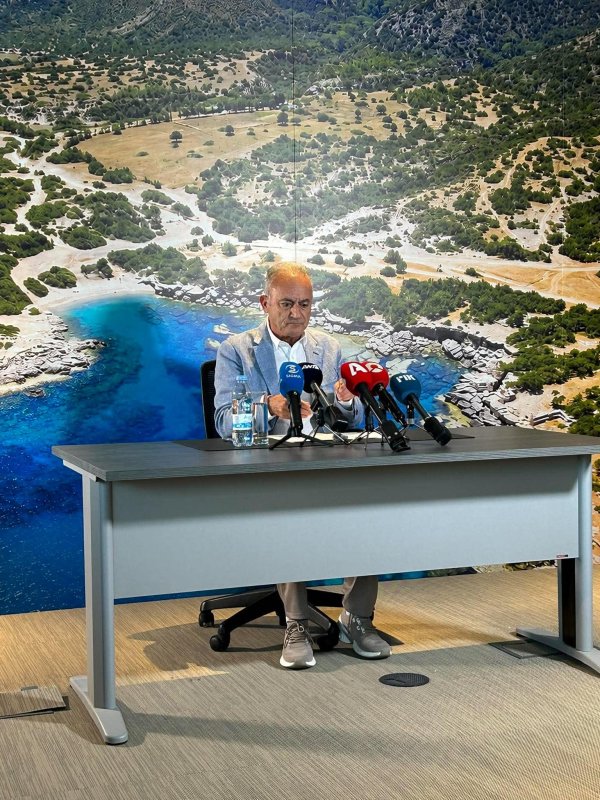 Eski DİSİ Başkanı Averof Neofitu cumhurbaşkanlığı adaylığını doğruladı, Rusya yaptırımlarının kaldırılmasını önerdi