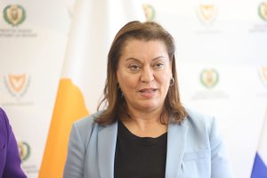 Eğitim bakanı Athena Mihailidou: öğretmenlerin tepkisi aşırı, otomatik kadroya geçit yok