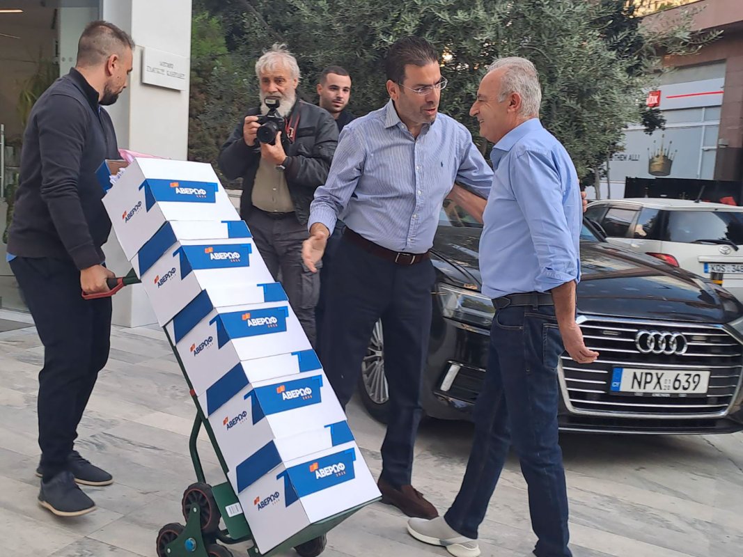 George Pamboridis, DİSİ'nin 2028 aday yarışı için gereken 500 imzayı teslim etti