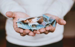 Çocuk yardımı düzenlemesi 23 bin ek aileyi kapsayacak, Sosyal Refah Müsteşarı Tina Pavlou Meclis’te konuştu