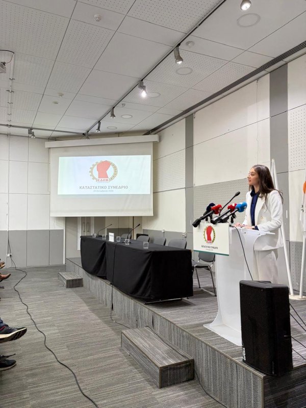 EDEK (Sosyal Demokrat Hareket) Tüzük Kongresi başladı: Makri birlik çağrısı yaptı, 11 üye katılmadı