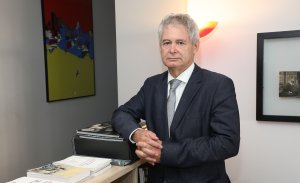 Eski müzakereci Mavroyiannis: AKEL'in kapısı kapalı değil, diğer adaylar hakkında da konuştu