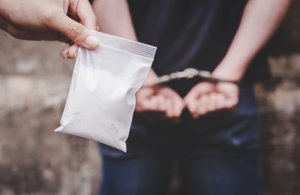 Limasol'da 8 kg kokain davasında sanığın kovuşturması askıya alındı