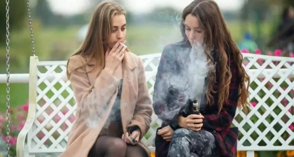 Gençlerin üçte biri elektronik sigara denedi: 15 yaşındaki kızlar önde