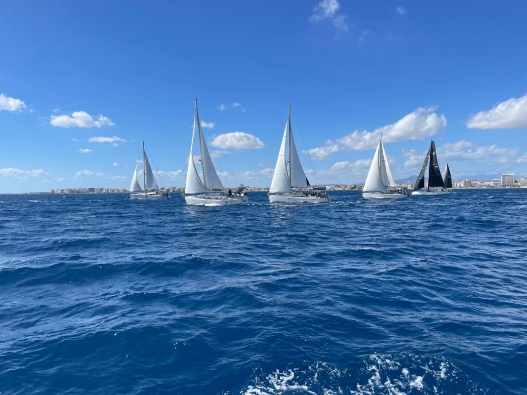 İtalya Büyükelçiliğinin düzenlediği Barış için Regatta'ya Kıbrıs açıklarında 24 tekne katıldı