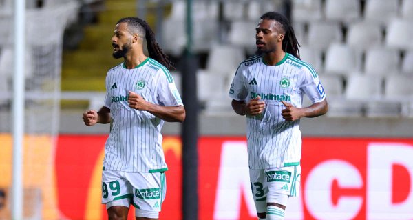 Kıbrıs'ın Omonia takımı, Yunan Olympiakos'la 2-2 berabere kaldı: Tzunis 90+12'de skoru belirledi