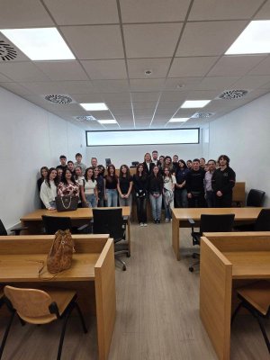 Pafos'taki Ayios Neofitos Lisesi öğrencileri Kıbrıs'ın adalet sistemini öğrendi