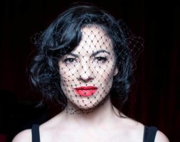 Müzik ve tiyatroyu harmanlayan Camille O'Sullivan, 1 Kasım'da Lefkoşa'da sahne alıyor