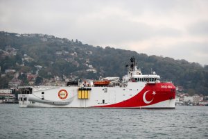 Keryneia açıklarında Oruç Reis: Türkiye-Kuzey Kıbrıs doğal gaz hattı için araştırma
