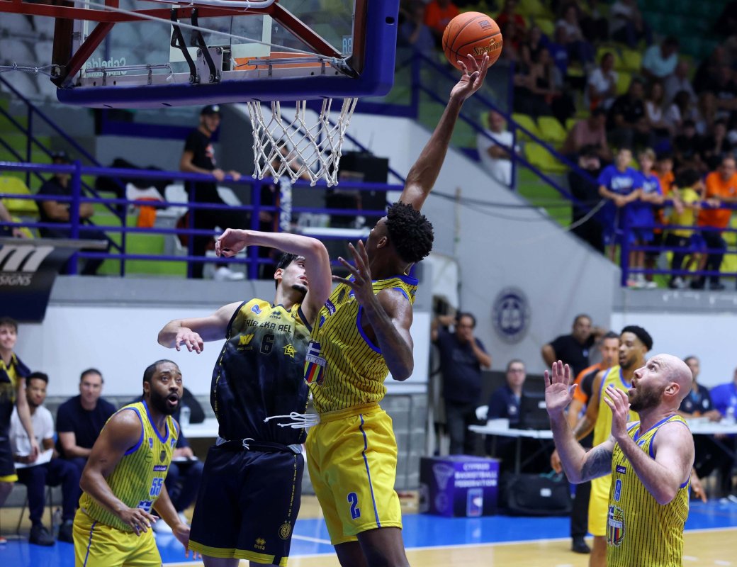 APOEL, ECOMMBX Basket League'de AEL'i 80-73 mağlup etti