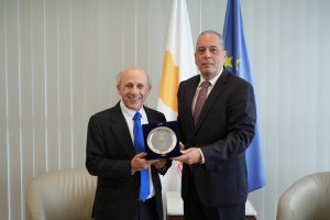 Savunma bakanı Palmas, Kıbrıs'taki yeni ABD büyükelçisiyle görüştü